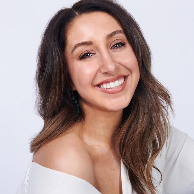 Every once in a while you meet someone whose smile is so radiant, it lights up a room like the sun peaking over the horizon after twilight. Thank you @kristenfiori for lighting up my studio. ☀️ Hair/makeup @kristenfiori 
#headshot #headshots #phillyh