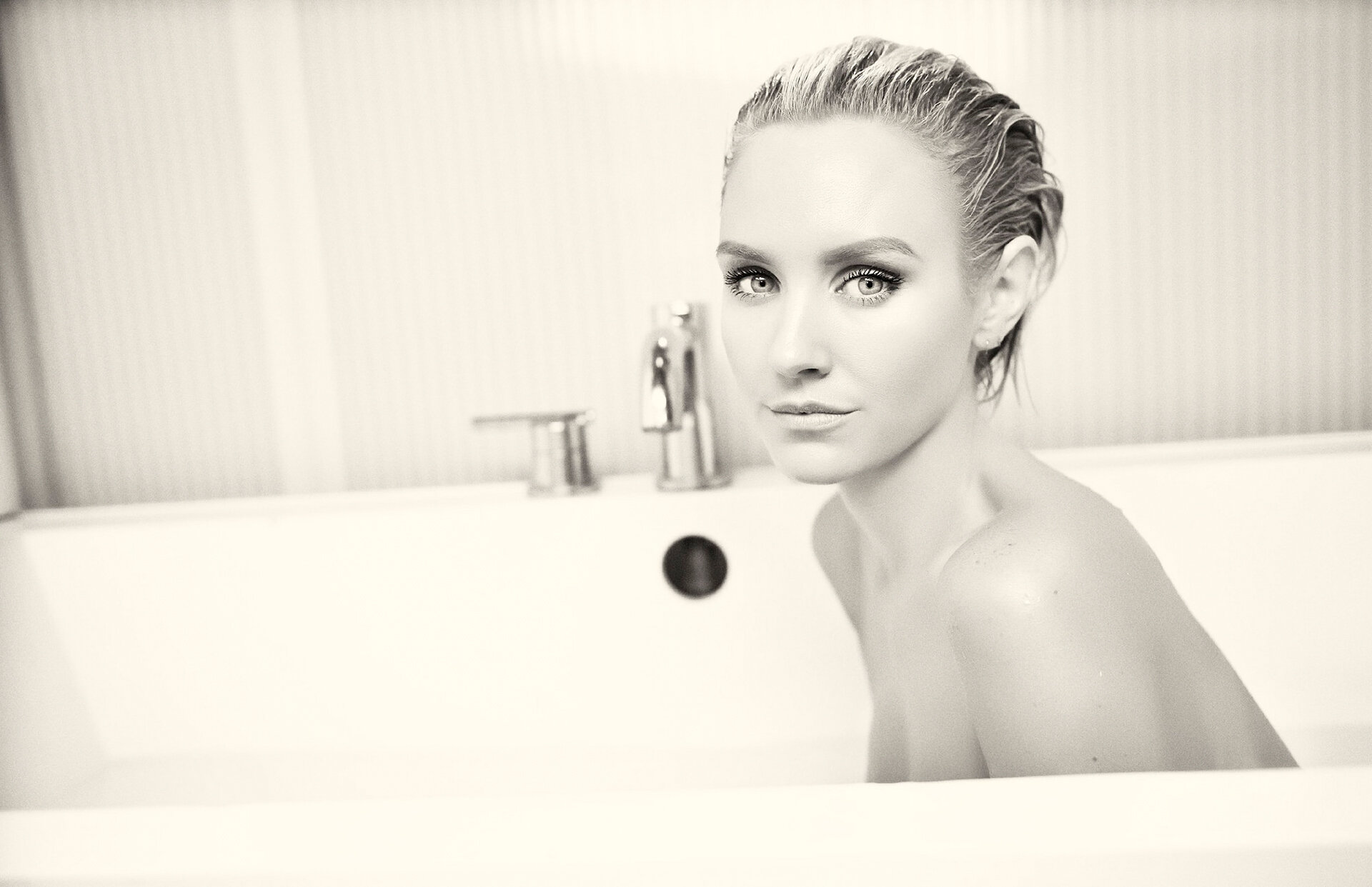 Nicky Whelan.jpg