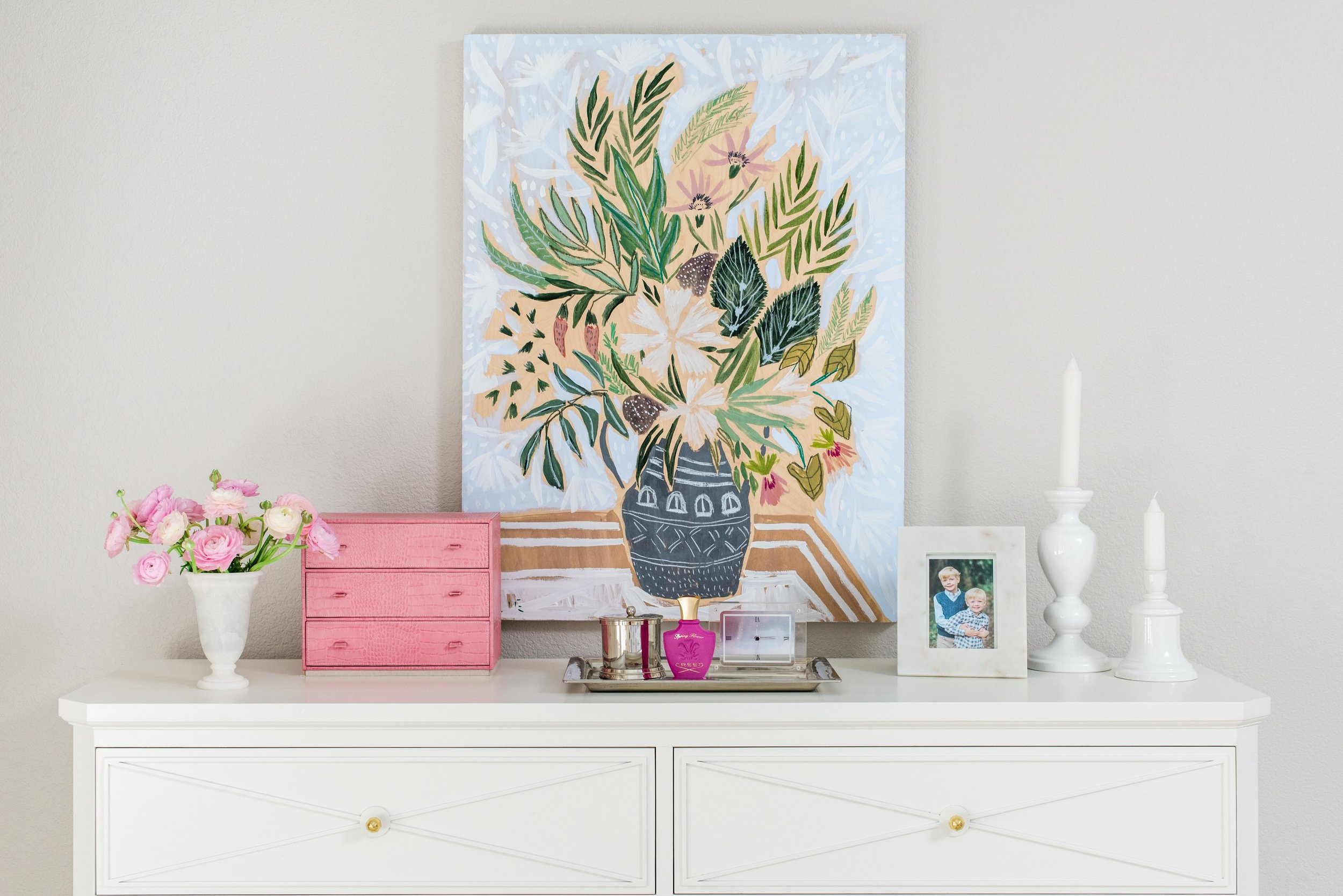 A little pop of pink, fresh blooms, and art that brings the whole moment to life. 🌸

It&rsquo;s often the smallest details that make a space feel special. Mixing classic furniture with playful color, meaningful accessories, and a touch of the unexpe