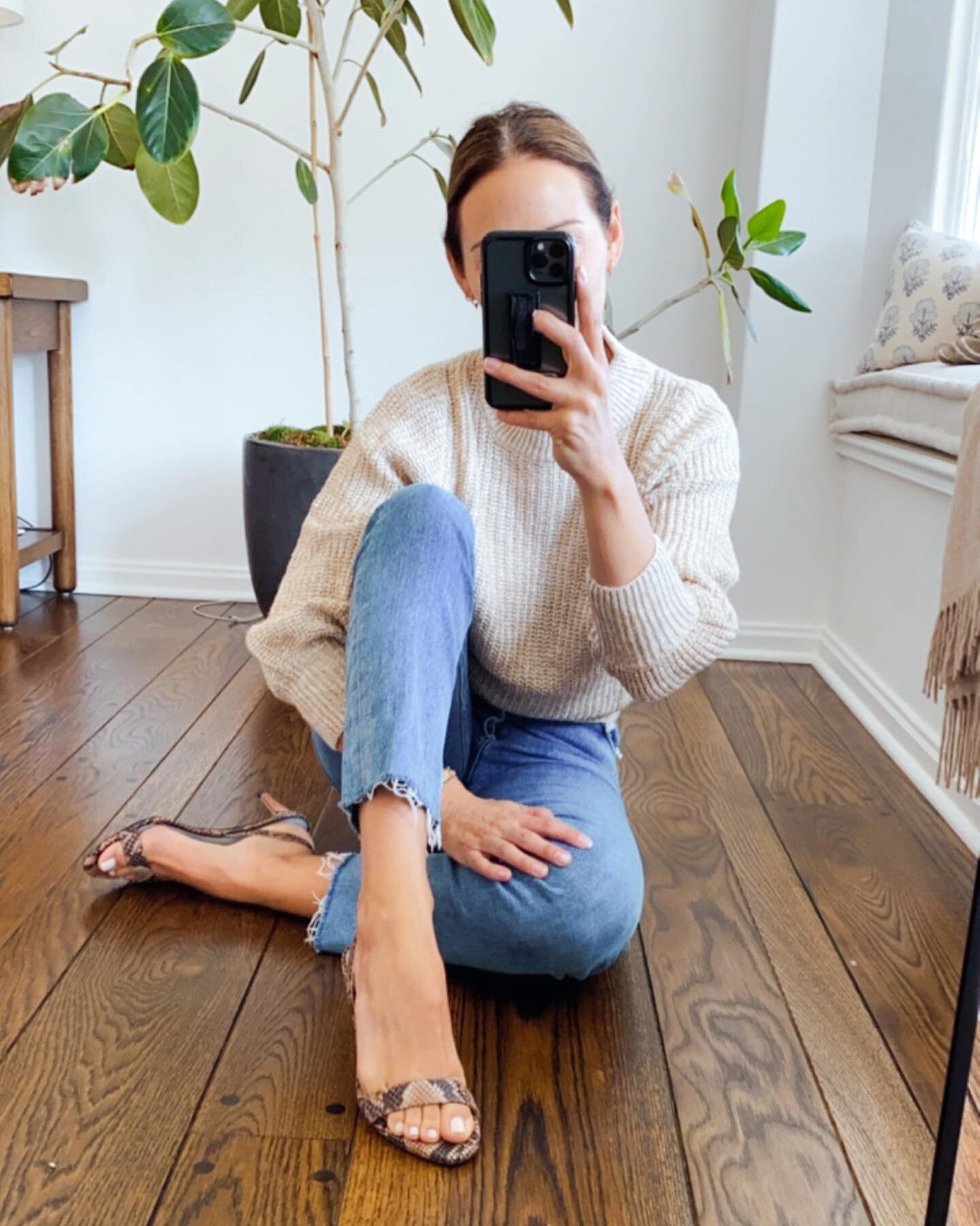 I have two new brands to put on your radar, @lblc_thelabel and @aeranewyork. I have mentioned Aera in previous posts but am highlighting them again for becoming a mainstay in my closet in the vegan luxury footwear department and for being transparent