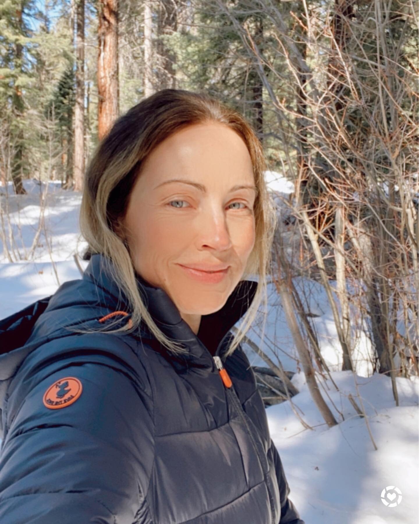 Just out here on the woods in my @save_the_duck feather free coat feeling super superior because no animal was harmed. So there 😛 

#shopvetted #savetheduck #featherfree #animalfree #noanimalsharmed #crueltyfree #crueltyfreefashion #savetheanimals #
