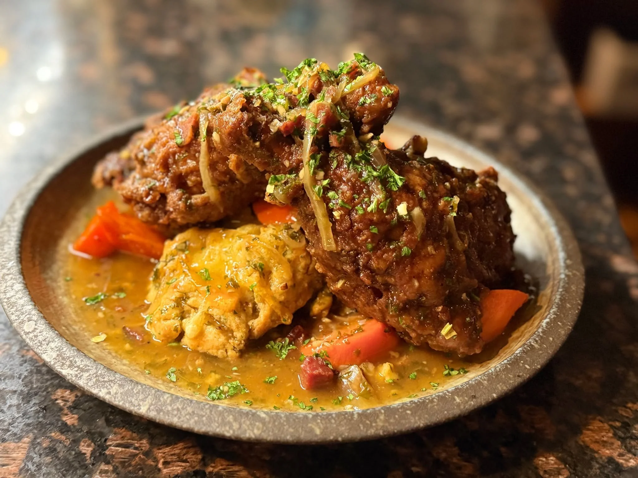 ⭐️⭐️⭐️ Isn't it lovely!!!!! ⭐️⭐️⭐️
Fried chicken, buttermilk biscuits,  hot honey glazed carrots, bacon onion gravy!

 #camdenmaine #Maine #smallbusiness #tistheseason #friedchicken