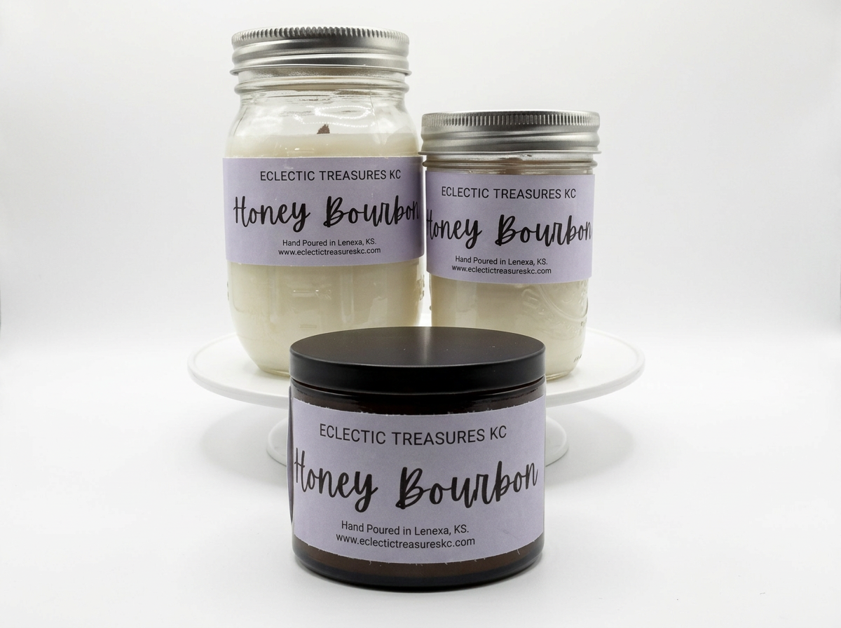 Black tin Candle with crackling wood wick - Honey & Bourbon scent