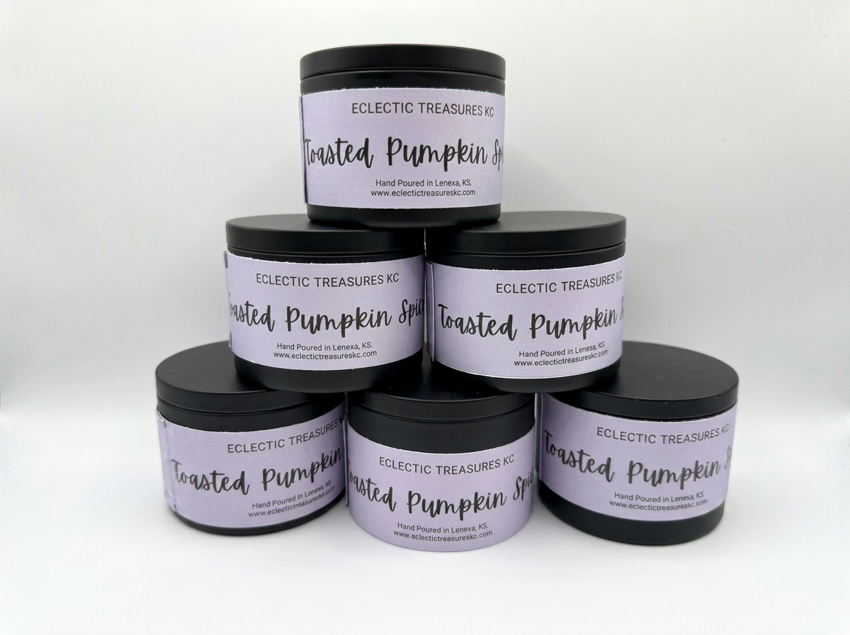 Black tin Candle with crackling wood wick - toasted pumpkin spice scent