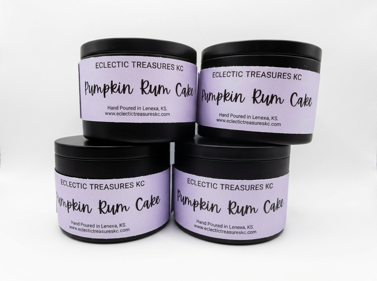 Black tin Candle with crackling wood wick - Pumpkin rum cake scent