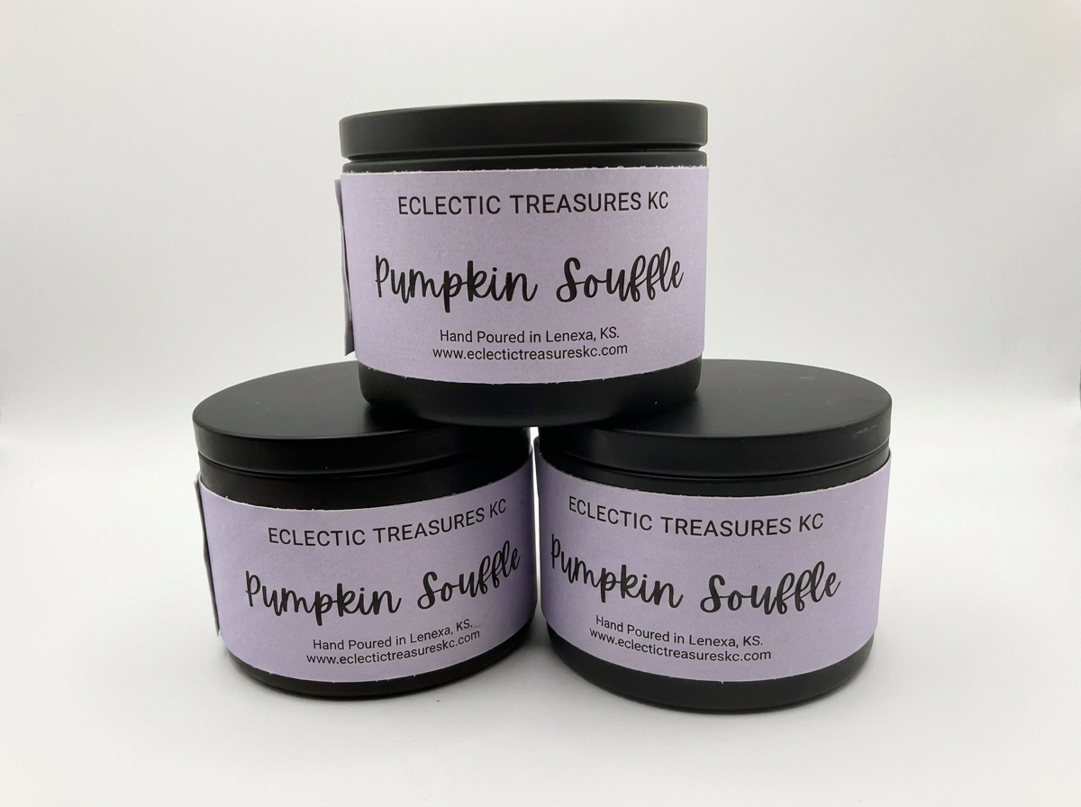 Black tin Candle with crackling wood wick - pumpkin souffle scent