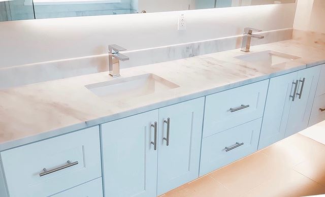 Did you know Innovation Cabinets &amp; Design also specializes in counter tops?
.
This gorgeous bathroom offers simplicity in the cabinets and elegance on the countertops.
.
Bathroom by: @innovationcabinet
