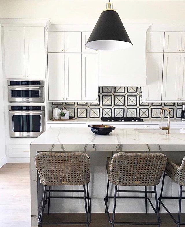 White cabinets never go out of style!
.
Check out our website for these cabinets and many more cabinet options.
.
*Cabinets shown in Shaker White*
.
.
.
.
📸: @sollidcabinetry .
#designer #interiordesign #kitchencabinets #utahbusiness #kitchendesign 