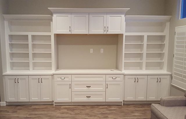 We are loving our clients timeless cabinet installation.
.
Who doesn&rsquo;t like extra storage to dresses up a blank wall? I know we do! 🙋🏻&zwj;♂️🙋🏽&zwj;♀️