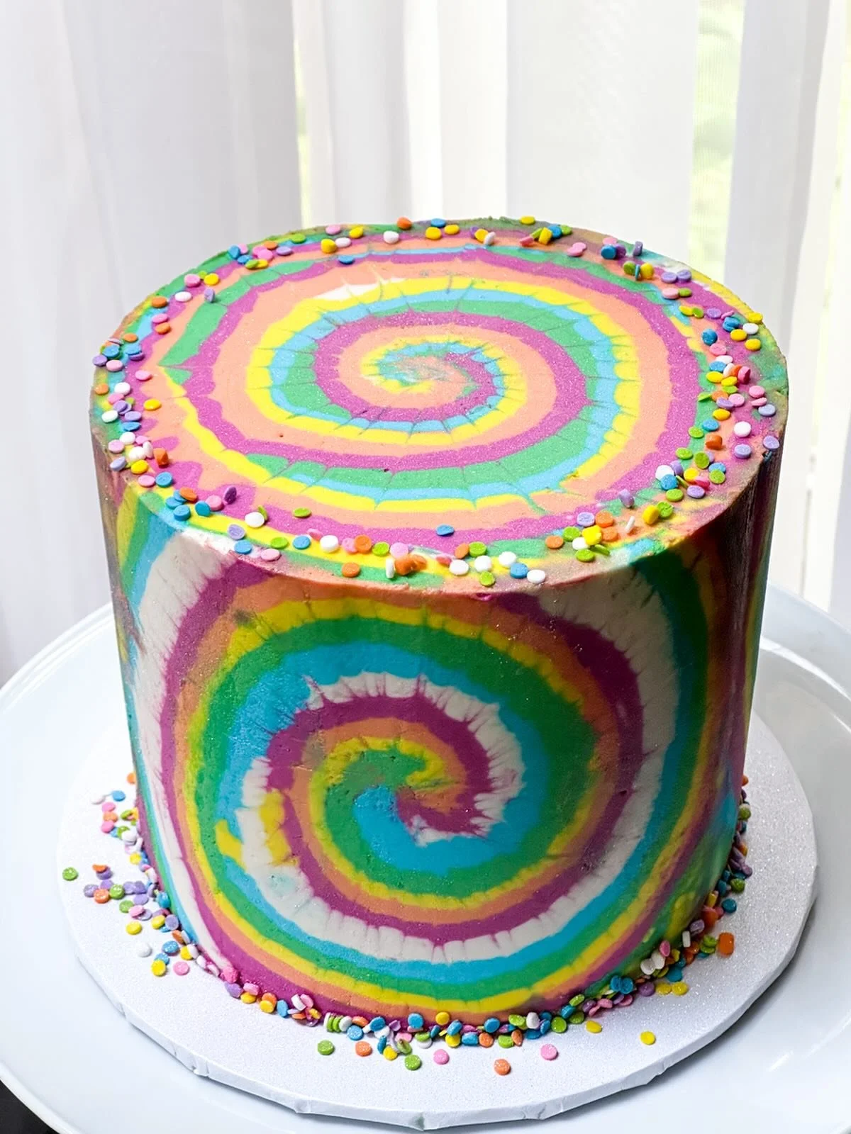 ✌🏻 🌈 🎂

Summer is swirling by&hellip;
.
.
.
.
.
.
.
.
.
.
.
#comfortbakeshop