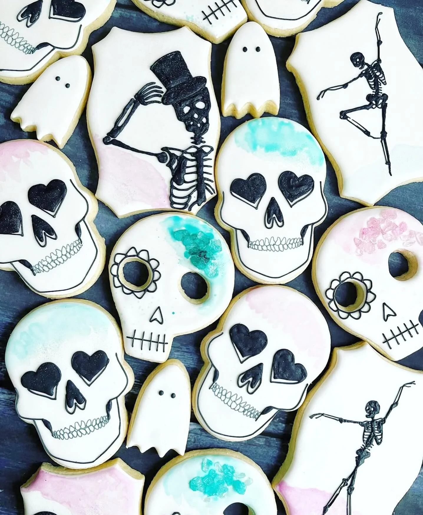 💀 Happy Halloween 💀

A little throwback to some cookies that I made a few years back.

.
.
.
.
.
.
.
#comfortbakeshop
