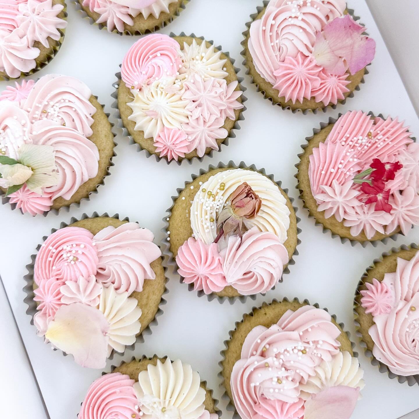 🧁 🍪 🍰

Need a little sweet treat for your valentine (or for yourself)?

Ordering will close tomorrow (Wednesday) - website linked in my profile.

#comfortbakeshop