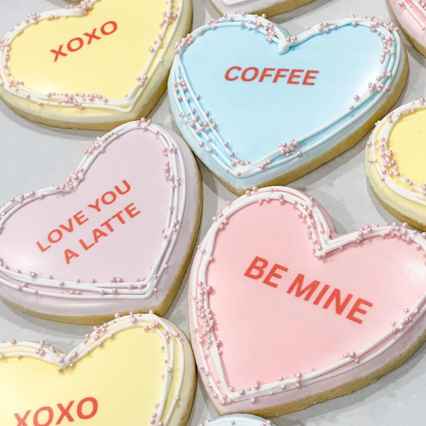Forget the candy aisle&hellip; we upgraded 💁&zwj;♀️💗

&ldquo;Love You A Latte.&rdquo;
&ldquo;Be Mine.&rdquo;
&ldquo;Coffee.&rdquo; (because priorities ☕️😅)

Hand-iced conversation heart cookies that taste even better than they look. Grab them befo