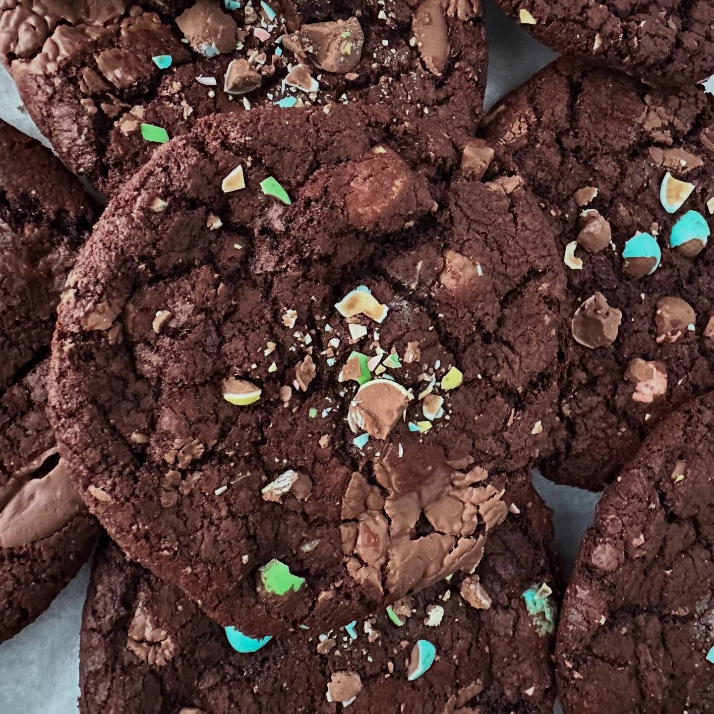 It&rsquo;s Mini Egg season!

This delicious Double Chocolate Mini Egg Cookie is available now at @capsize.coffee, inside @cedarcanoebooks in Bracebridge.

A soft chocolate cookie, loaded with crushed mini eggs and Belgian milk chocolate.

Hop to it, 