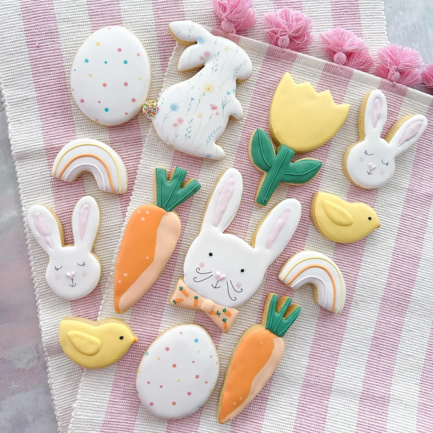 🐣 Easter Menu is ready! 🐣 (website linked in profile)

Ordering will close when I reach capacity.

I look forward to making all the cute and amazing treats for you 🐰