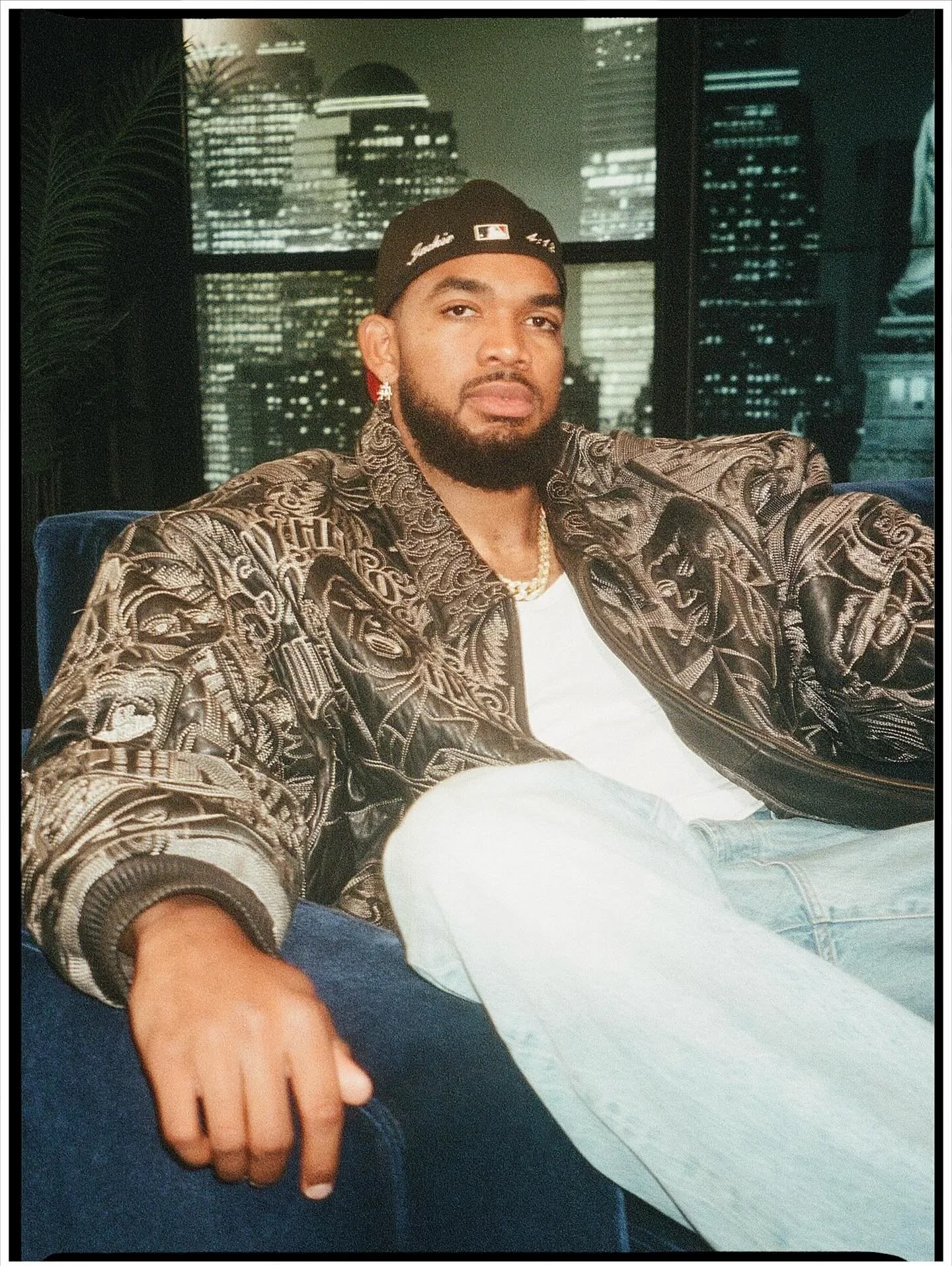 𝑩𝑶𝑫𝑬𝑮𝑨 𝑲𝑨𝑻 // @joeandjada episode with @karltowns out now on YouTube

📸: @vic.decastro