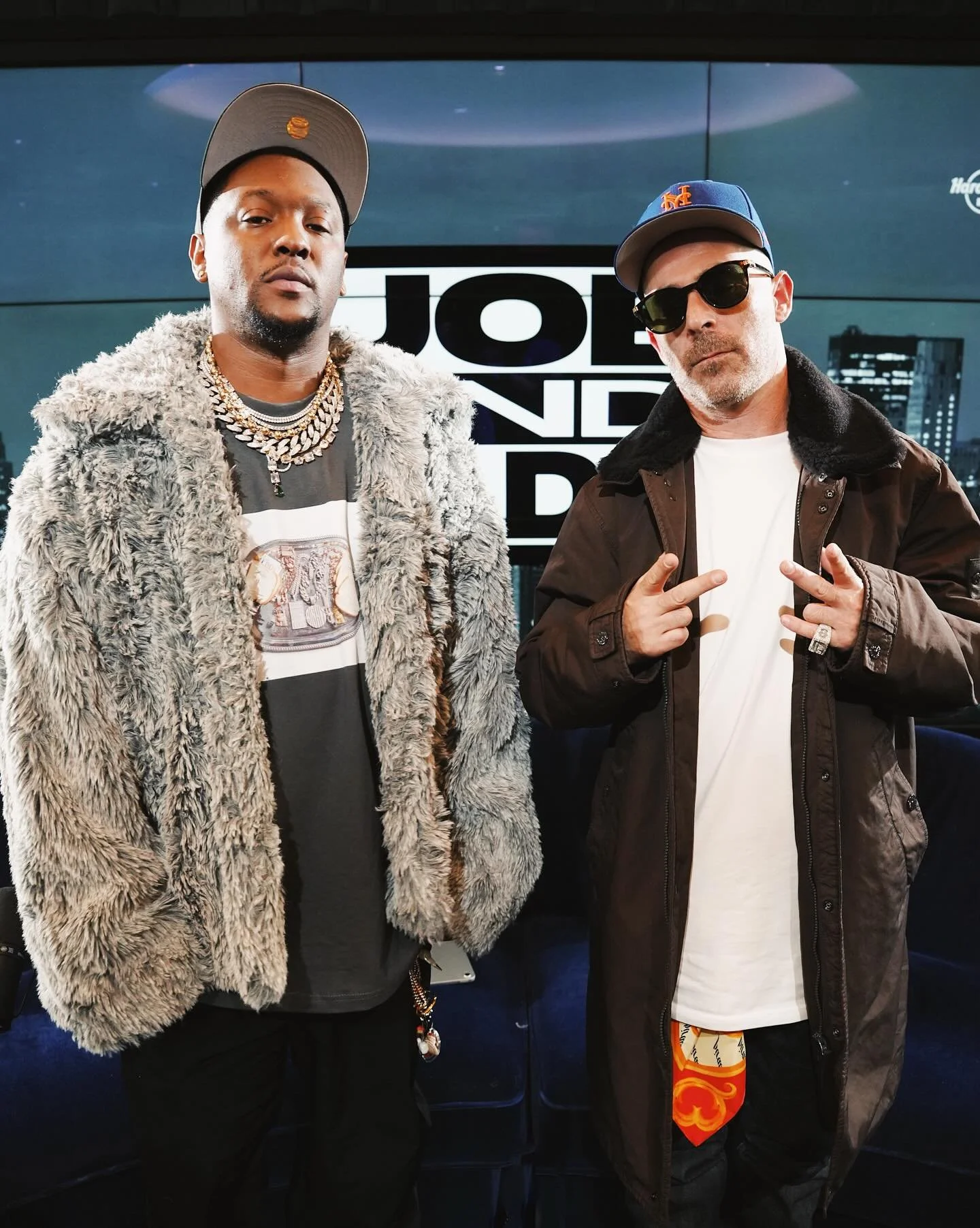 Two of the most iconic hip hop producers stopped by the @joeandjada show // @hitboy and @alanthechemist 

Full Ep is out now on YouTube

#hiphop #music #rap #goldfish