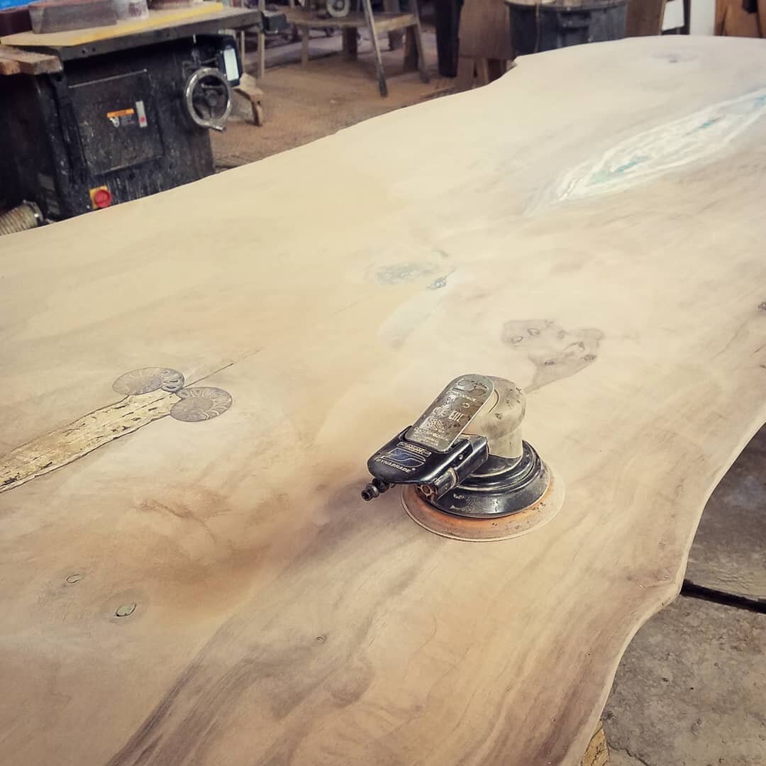 End of another day. This black walnut table was cut from a street tree. After it was felled another tree was planted in its place! It's the first tree from @streettreerevival that we have been able to work with. So far, so beautiful! 
#woodworking #l