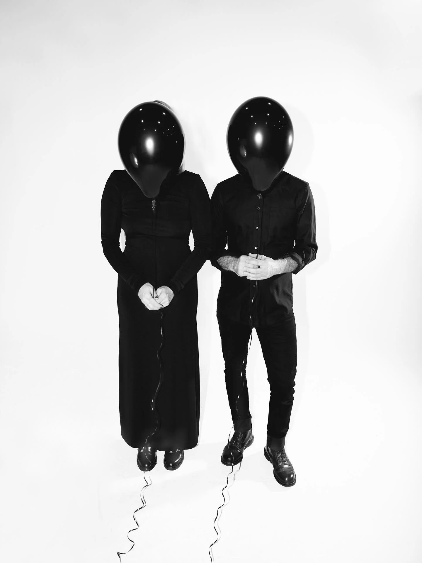 Have u listened to &ldquo;Fading Away&rdquo; yet? 
We are asking u to and u should 😏

📸 @emilyeberger 
🎨 @appearance.alchemist