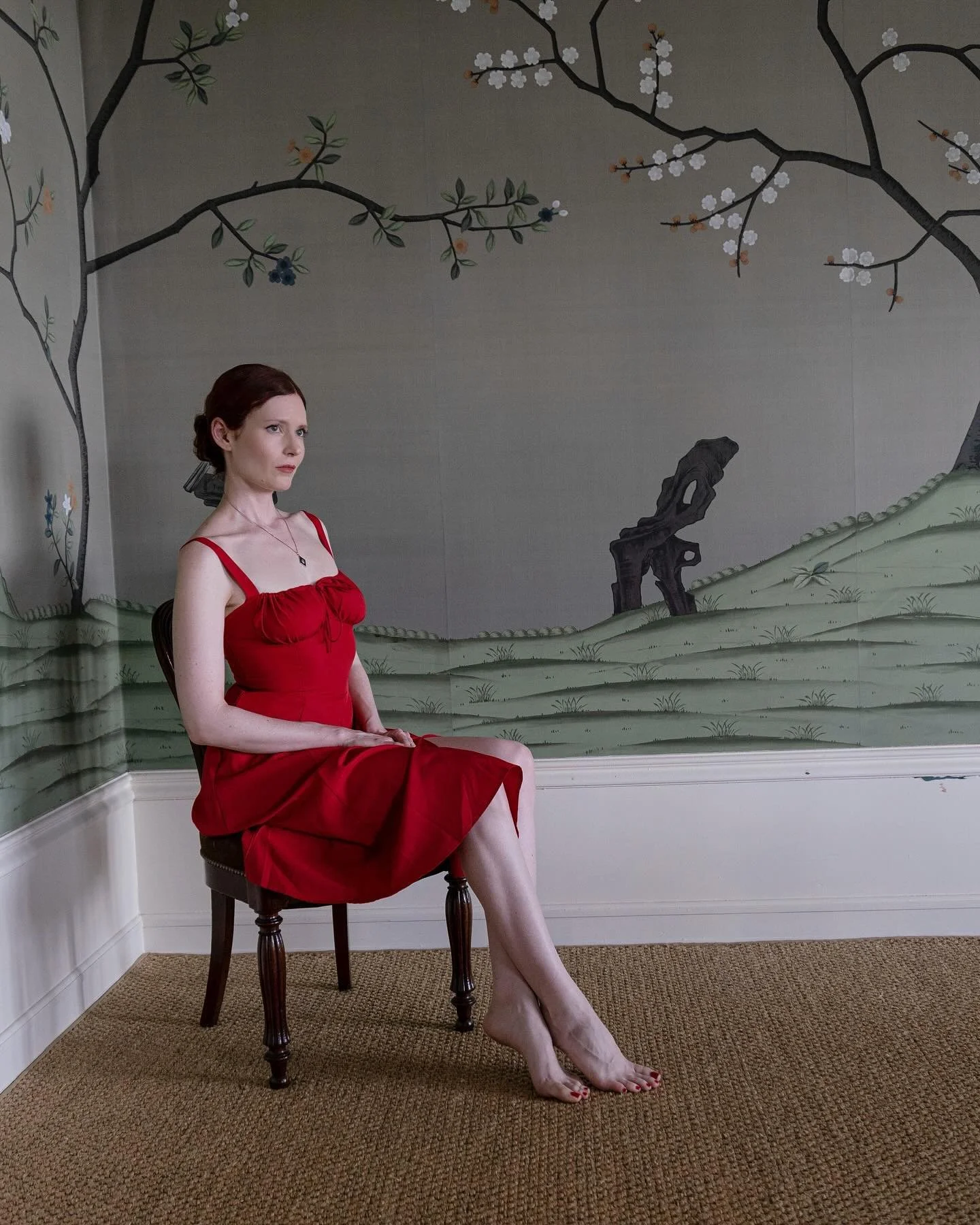 Look like the innocent flower, but be the serpent under&rsquo;t 🥀🐍 

📷: @emmapratte 
🖤: @taihengcheng @colebharrell