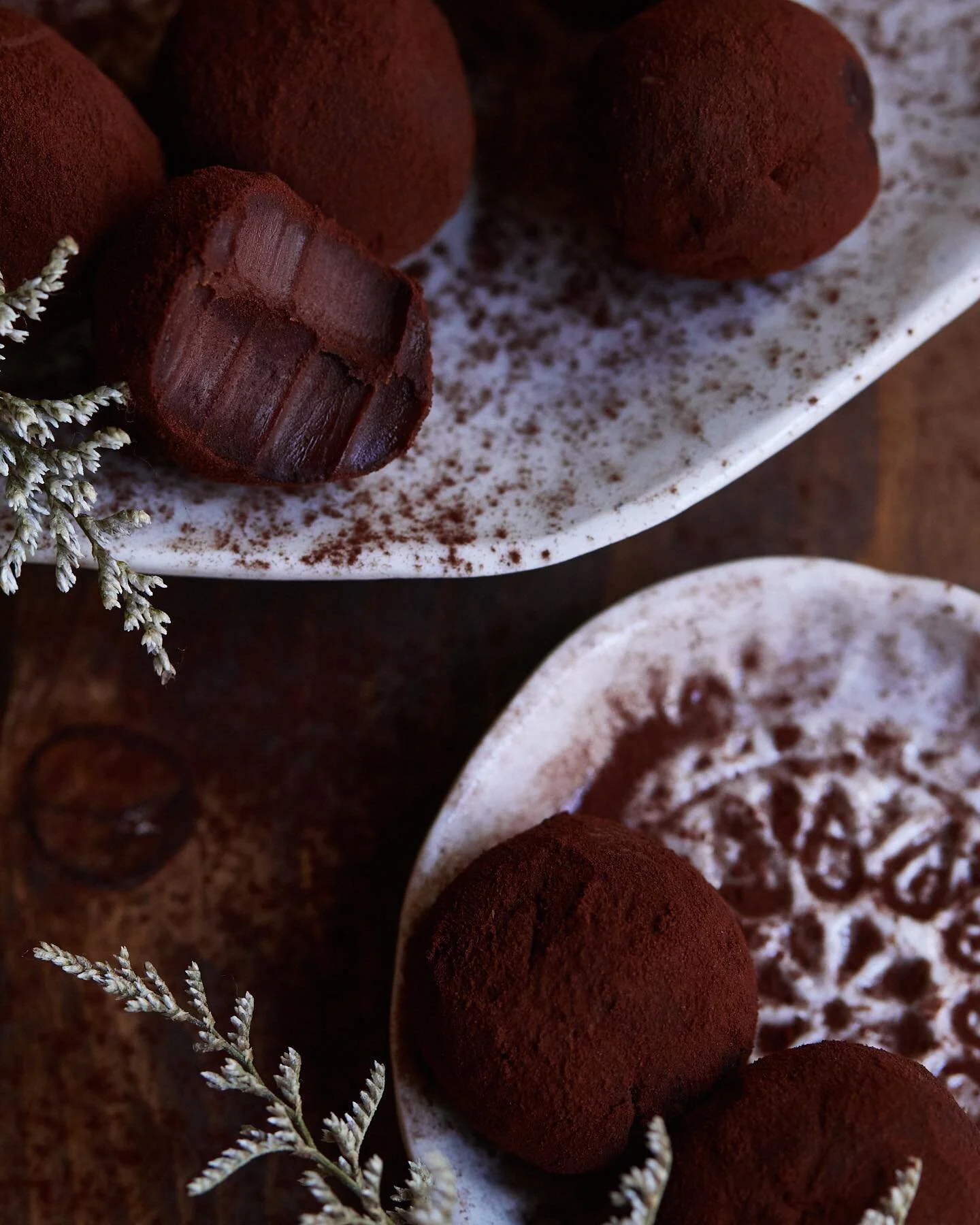 Happy Valentine's Day 💕⁠⁠
⁠⁠
Spending my Sunday relaxing and indulging in some homemade chocolate truffles ⁠⁠
⁠⁠
⁠⁠
&bull;⁠⁠
&bull;⁠⁠
&bull;⁠⁠
#valentinesday #chocolatetruffles #littlestoriesofmylife #simplejoys #poetryofsimplethings #chocolate⁠⁠
#q