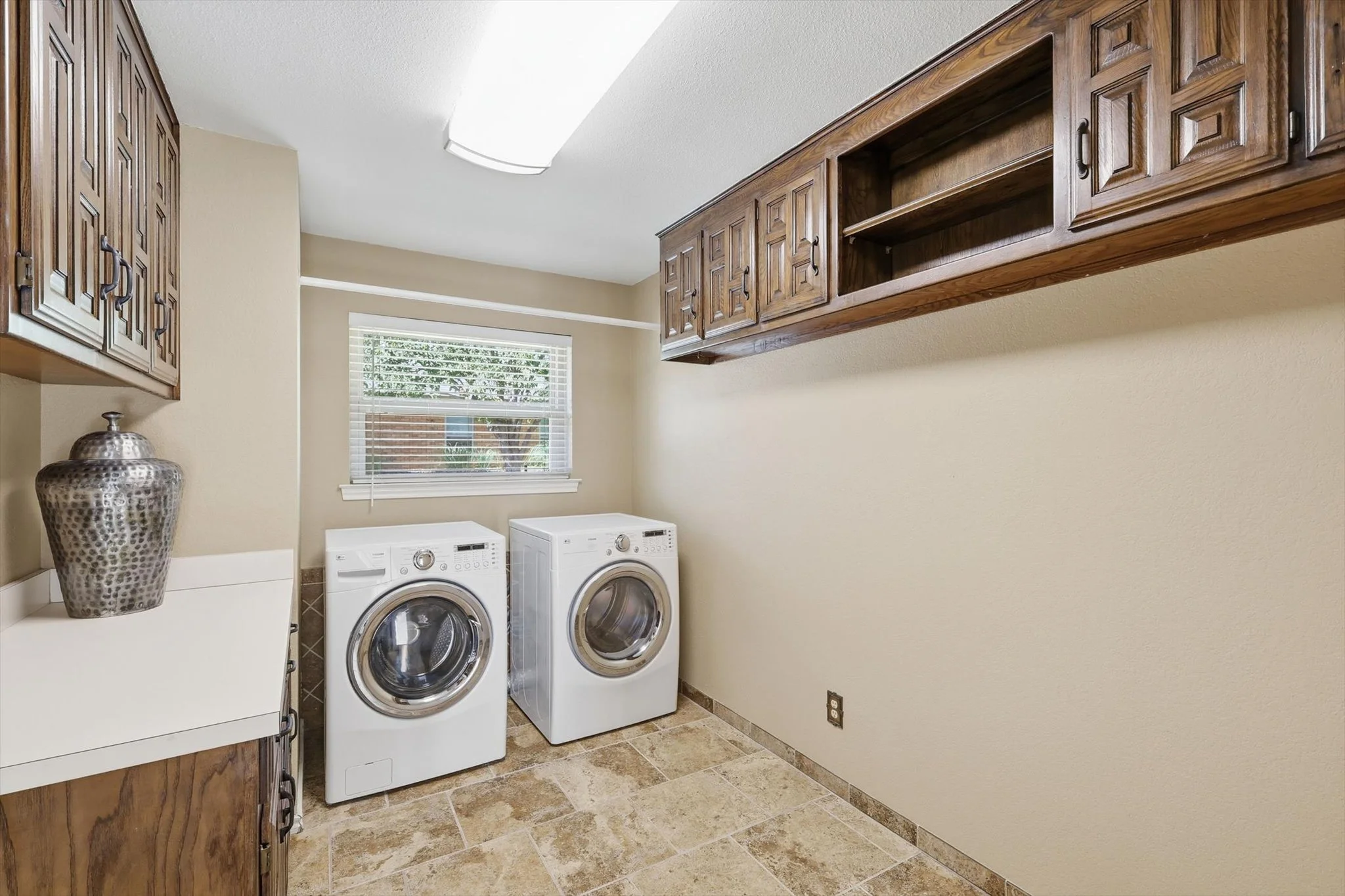 20-1512 Rockwood Dr Final-20.jpg