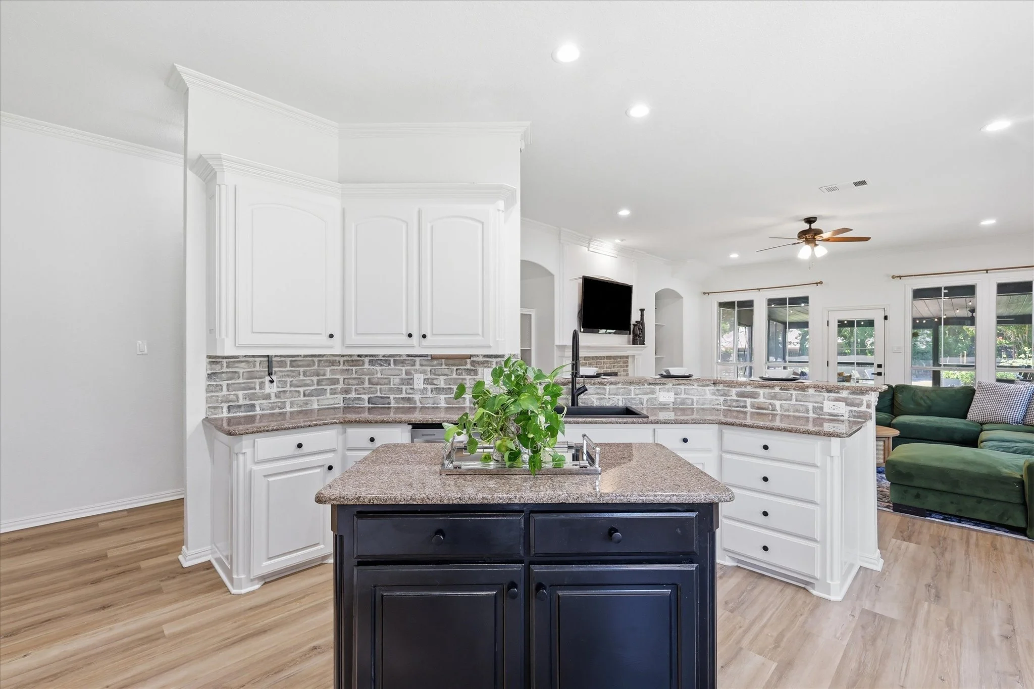 24-1205 Countryhill Dr_024.jpg