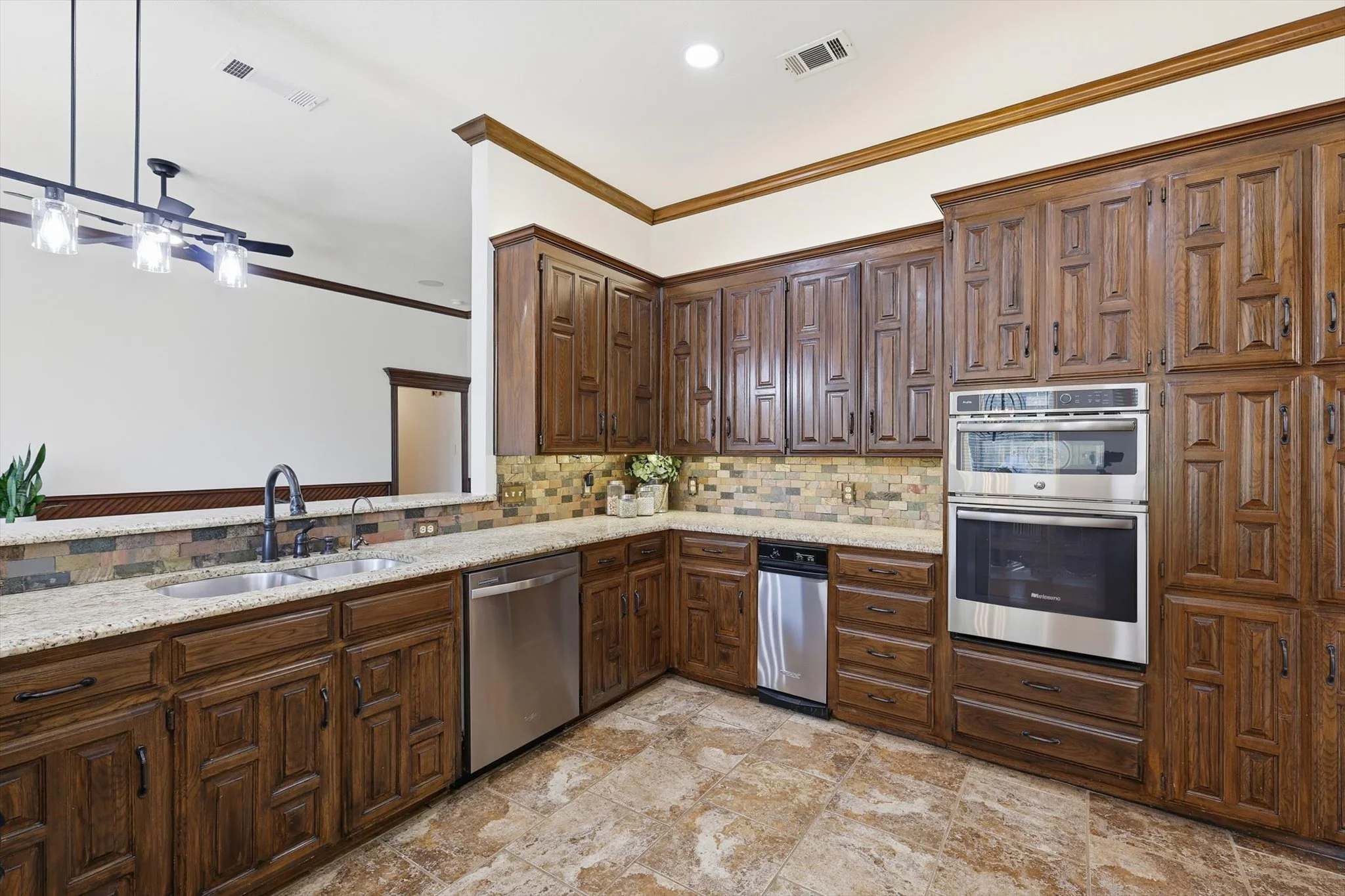 16-1512 Rockwood Dr Final-16.jpg