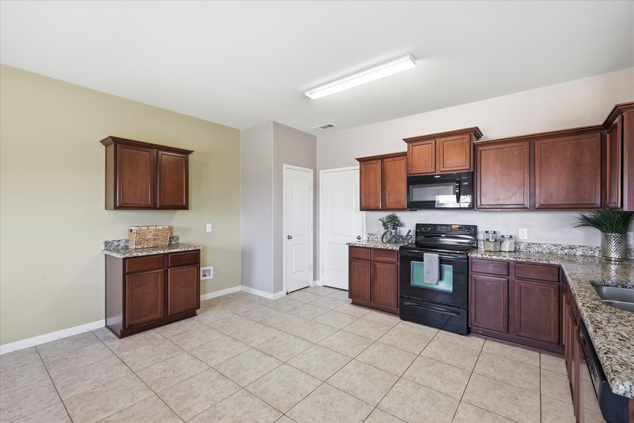 16-6352 White Jade Dr - 016.jpg