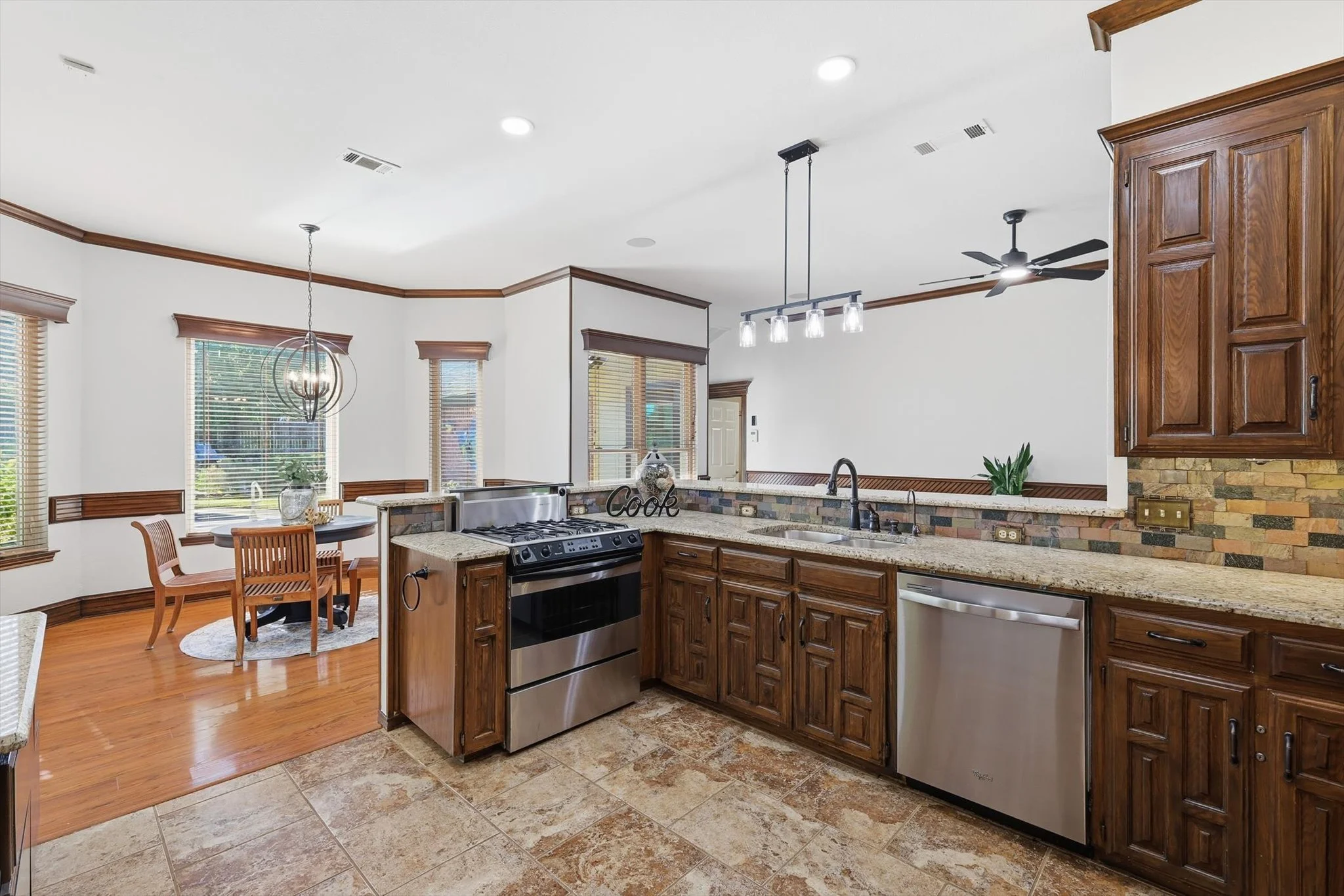 17-1512 Rockwood Dr Final-17.jpg