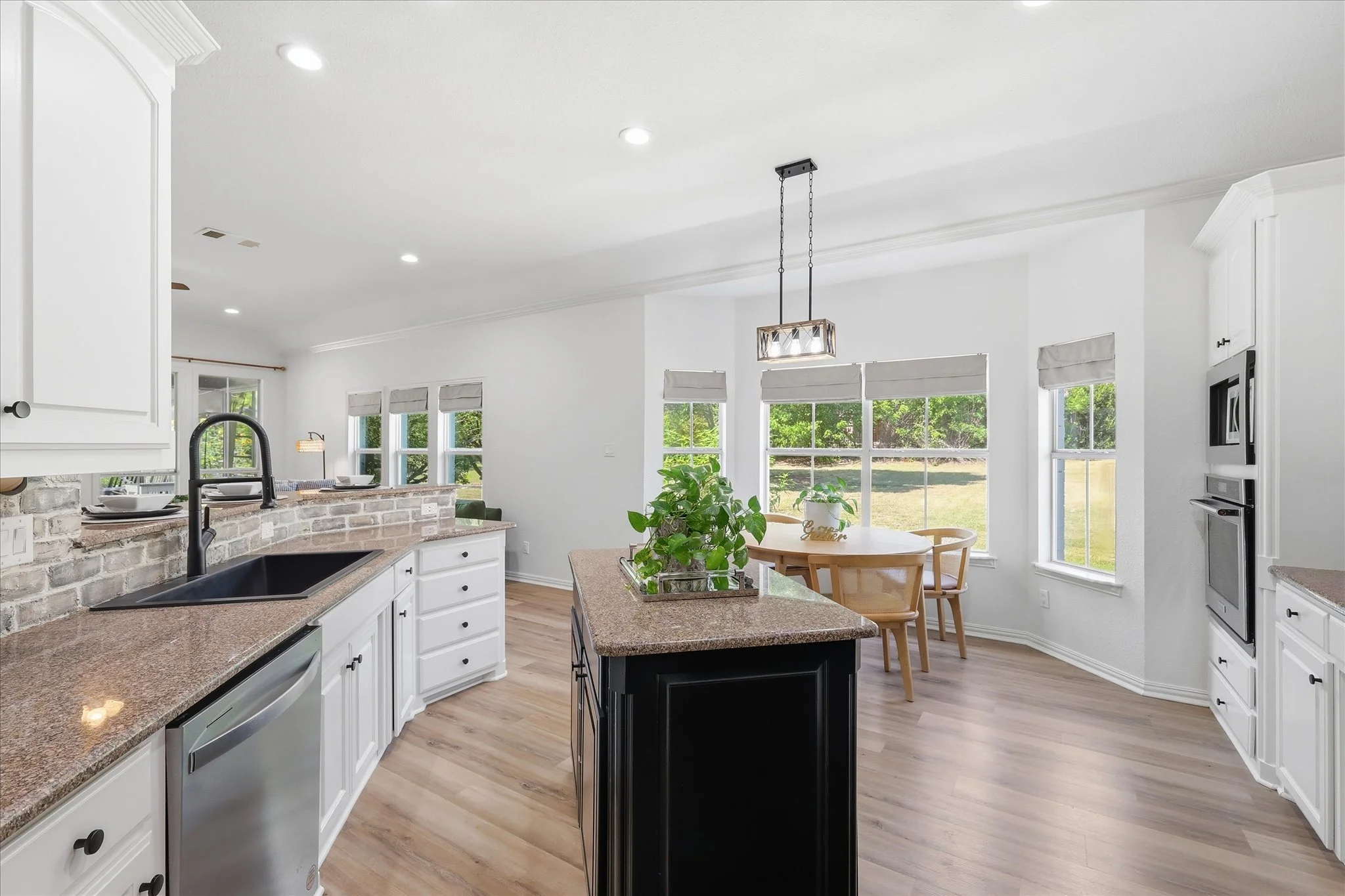 23-1205 Countryhill Dr_023.jpg