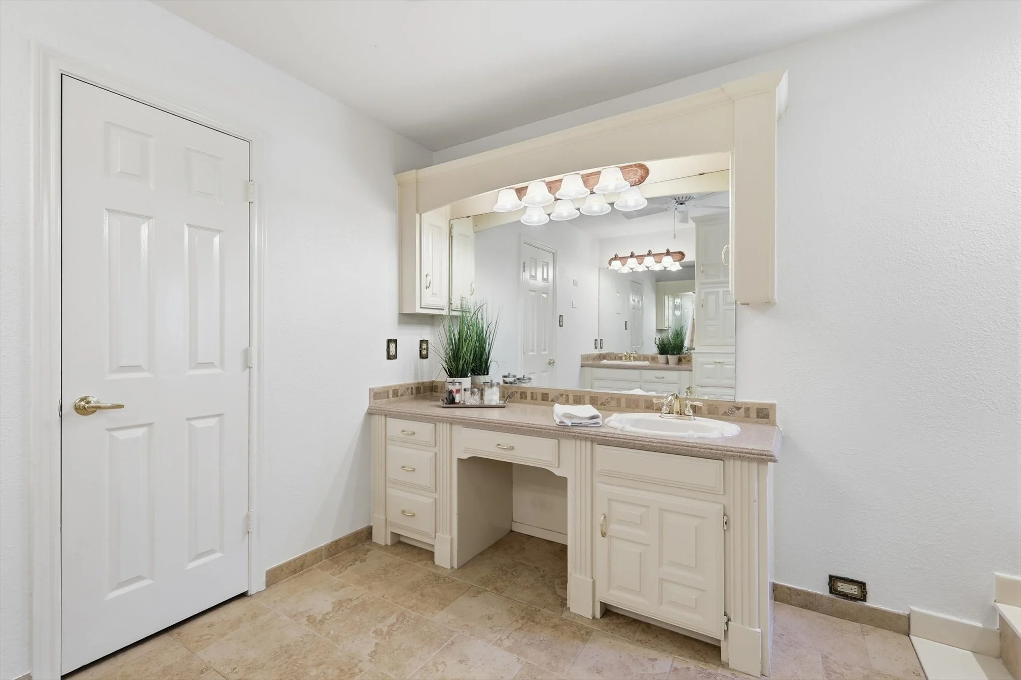 24-1512 Rockwood Dr Final-24.jpg