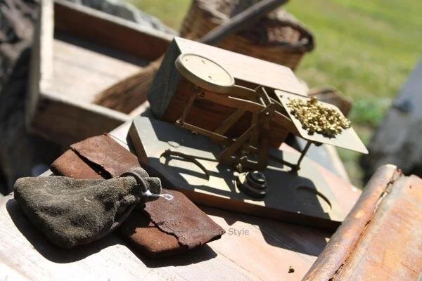 Gold Miners Scale &amp; Tobacco Pouch