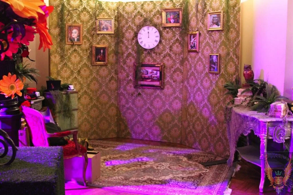 Alice in Wonderland Interactive Photo Area