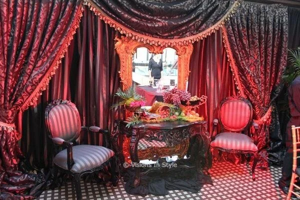 Intimate Classic Chic Setting