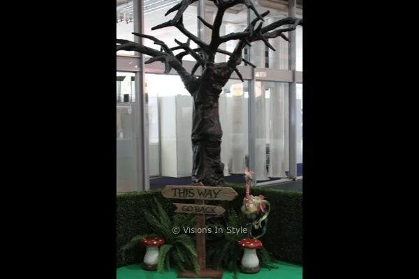 t-aiw-spookytree.jpg