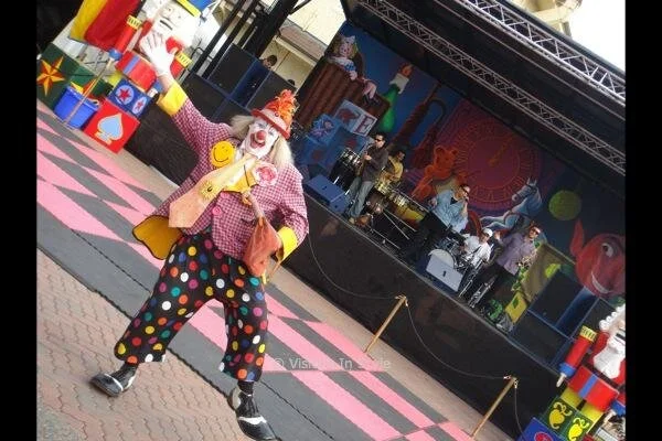 Roaming Clown Performers