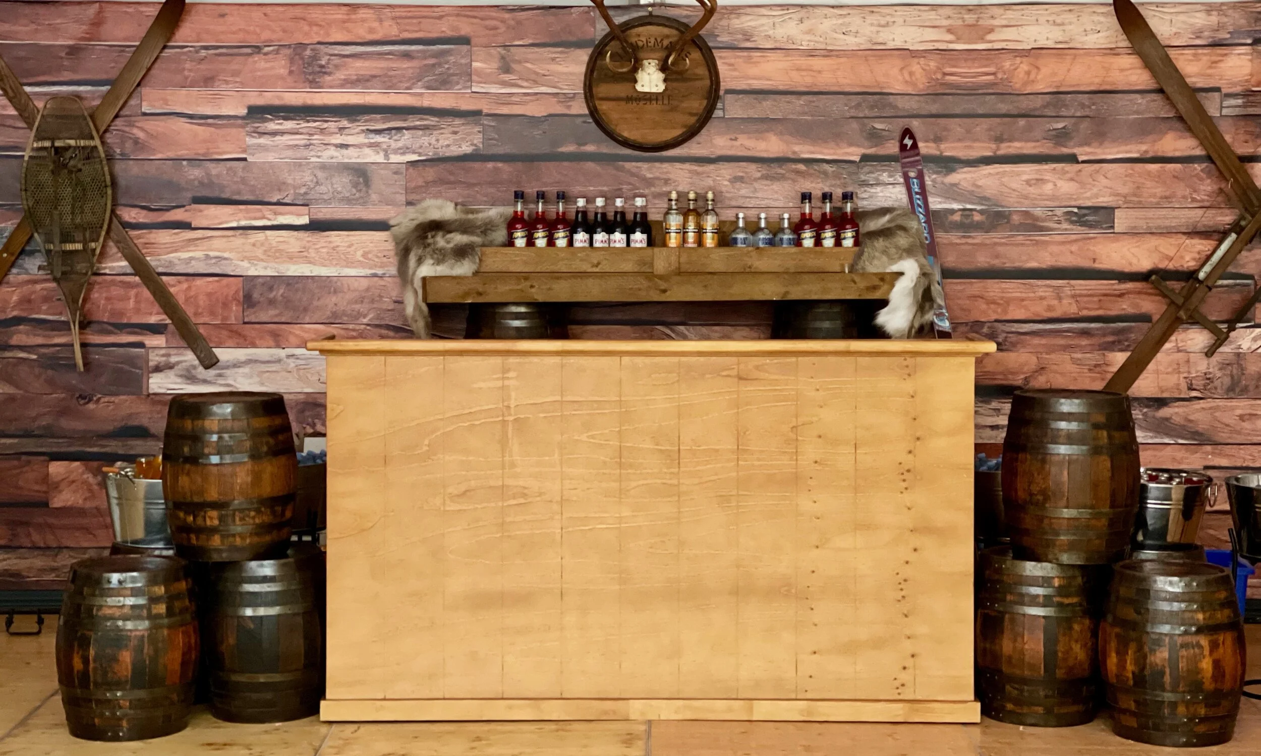 Oak bar with barrles.jpeg