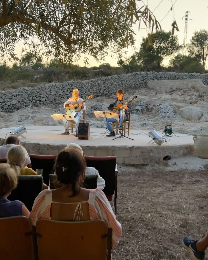 Nello e Simone Alessi alla chitarra classica 🇮🇹🎼