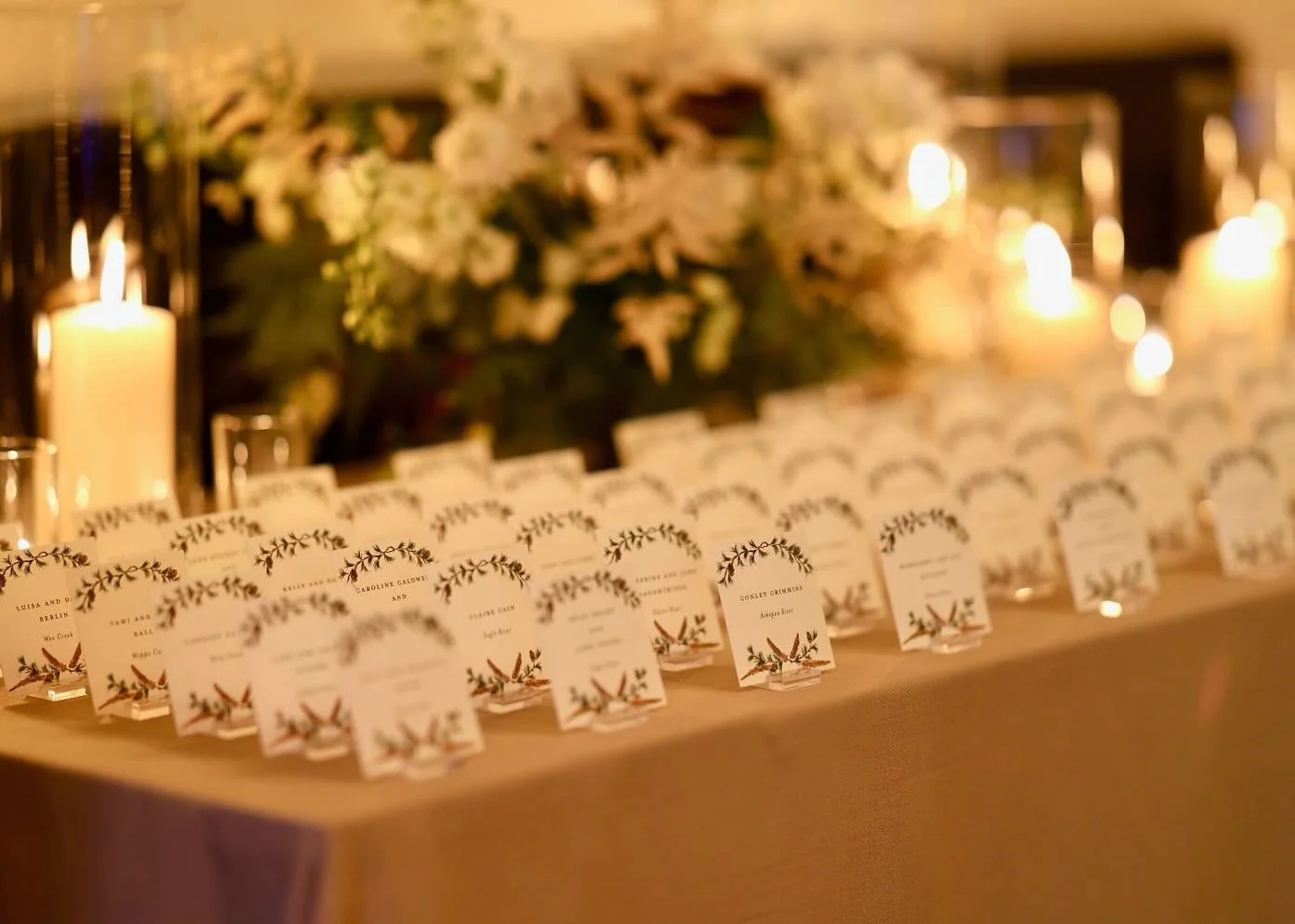 A warm and welcoming escort card table ✨December is here and it is officially starting to feel like the holidays!