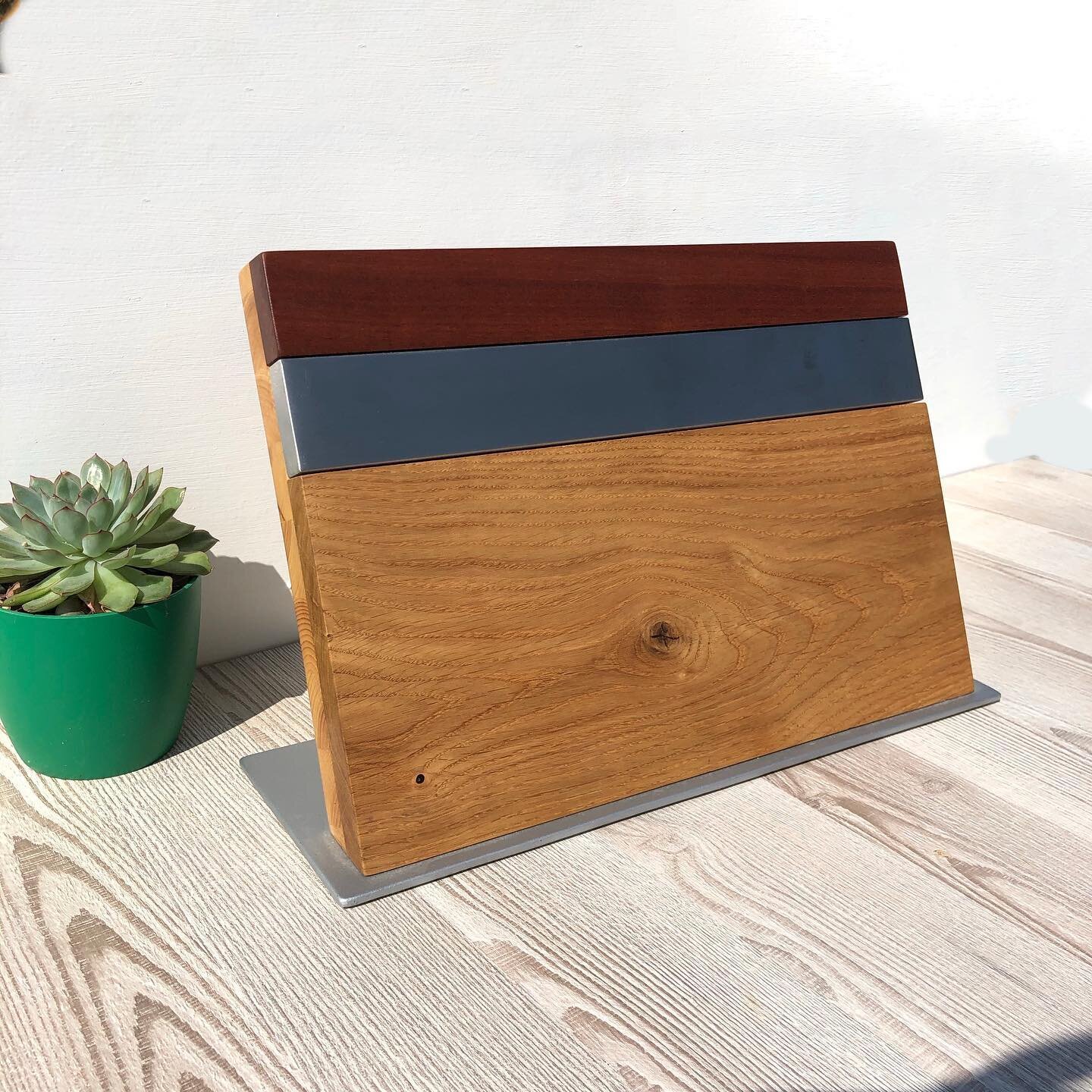 Got 2 of these Maple and Oak knife racks up for sale! Metal base can be sprayed any colour of your choosing.
.
.
.
.
.
.
#kniferack #knife #kitchen #homeware #stives #cornwall #epoxy #walnut #choppingboard #choppingblock #servingboard #cheeseboard #i