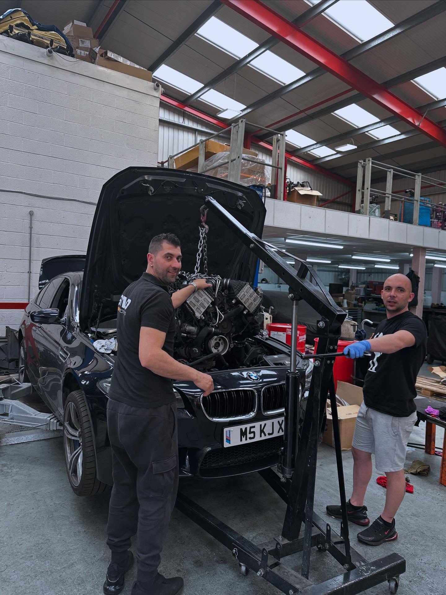 And another BMW M5 F10 in for preventative maintenance.

Valve stem selas, ACL Racing rod bearings, down pipes and stage 1 ECU Remap ☑️ 

#gndmotors #bmwm5 #bmwm5competition #bmwmpower #bm #bmw #bmwuk