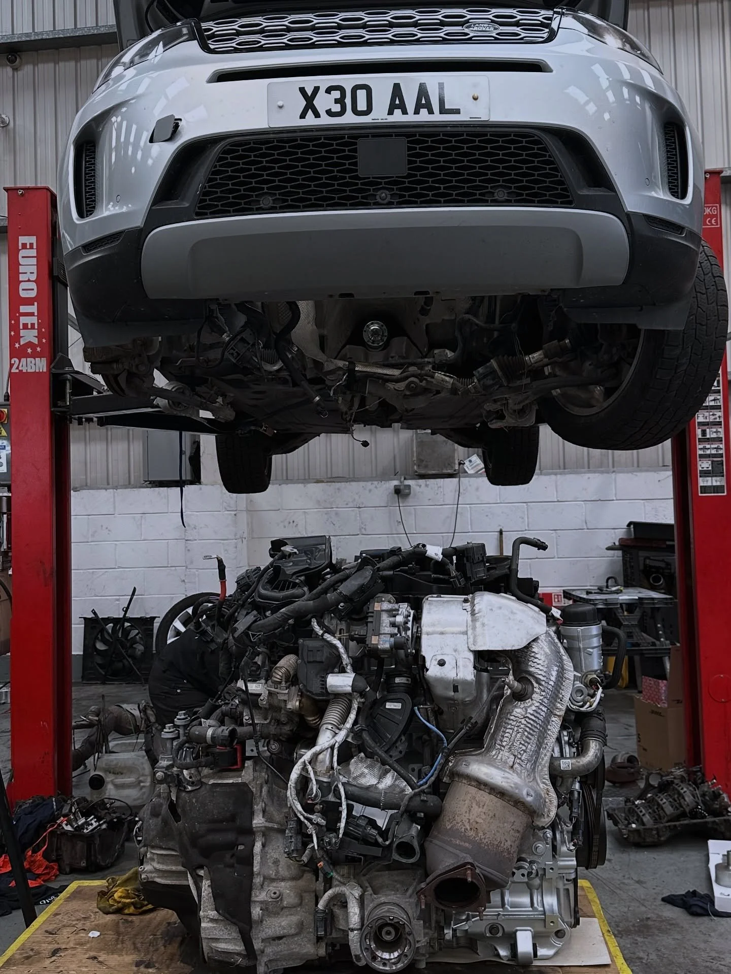 Land Rover Discovery Sport came all the way from Aberdeen Scotland 🏴 for to be fitted with our reconditioned engine 😉
#gndmotors #landrover #rangerover