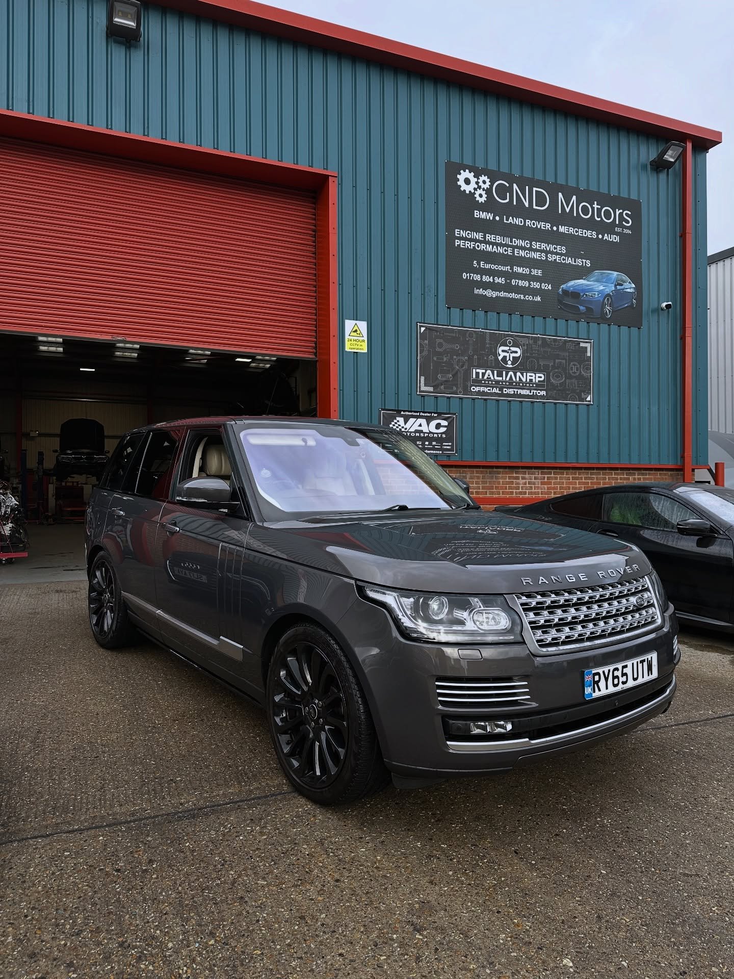 Another Range Rover Vogue 4.4SDV8 which have been poorly reconditioned previously bites the dust...🤯. 

But our reconditioned engine and refurbished turbos bring it back to life! 😎

Thanks to the owner Ian Wilkinson for choosing and trusting us! 

