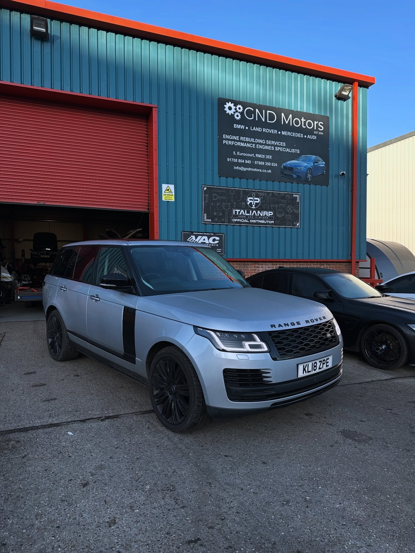 Another beautiful big spec Range Rover Vogue back on the road fitted with our reconditioned engine 🔝👌

For all your enquiries give us a shout 😉

#gndmotors #rangerover #landrover