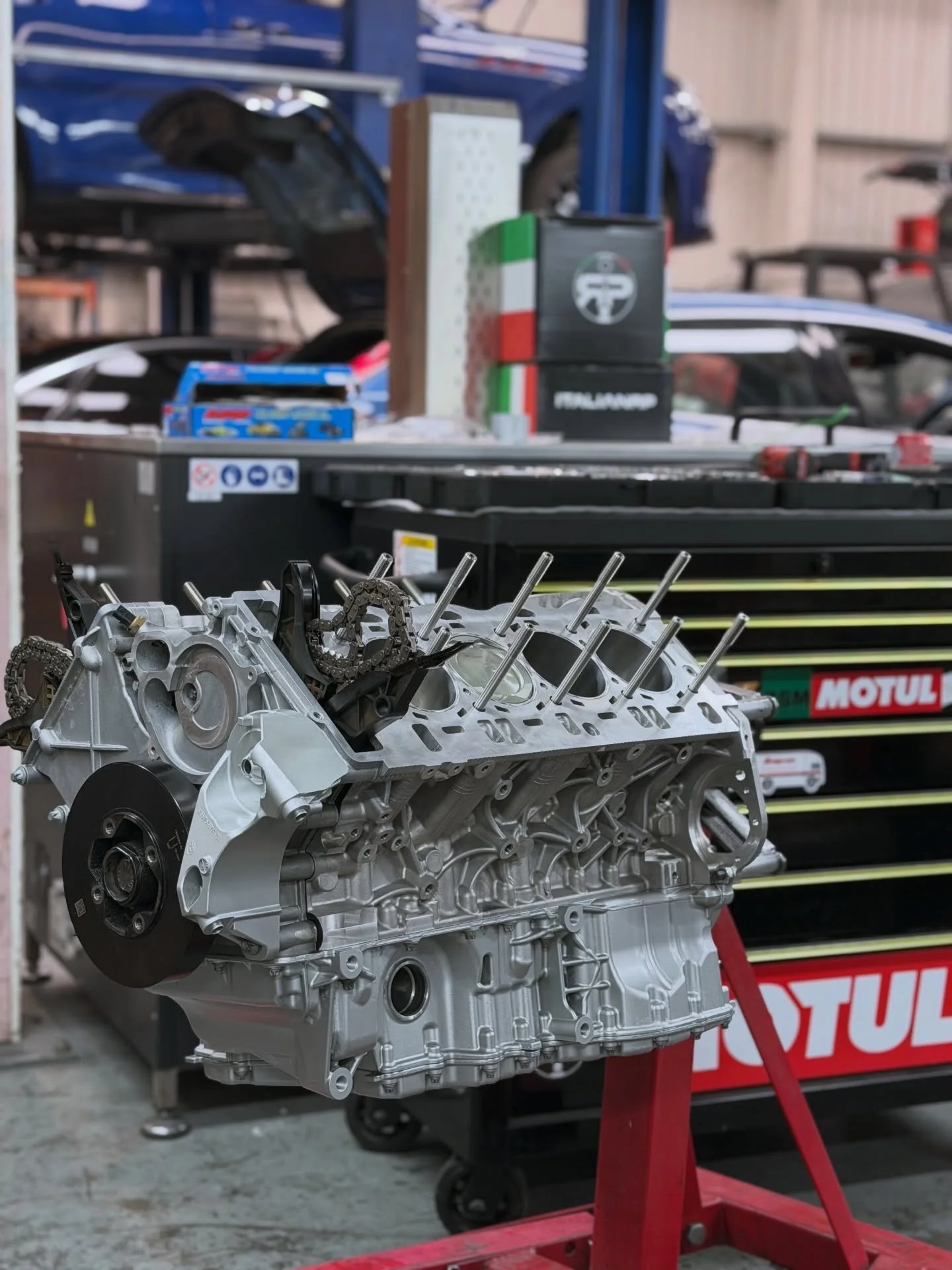 Another big power BMW M5 F90 loading&hellip;.. Forged S63B44T4 ready to go to Iraq 🇮🇶 

@zanny.m5 friend planning something big there👀👊

This engine build contains:

1.Brand new plasma coated cylinder bores block.
2.@italian_rods_pistons Rods and