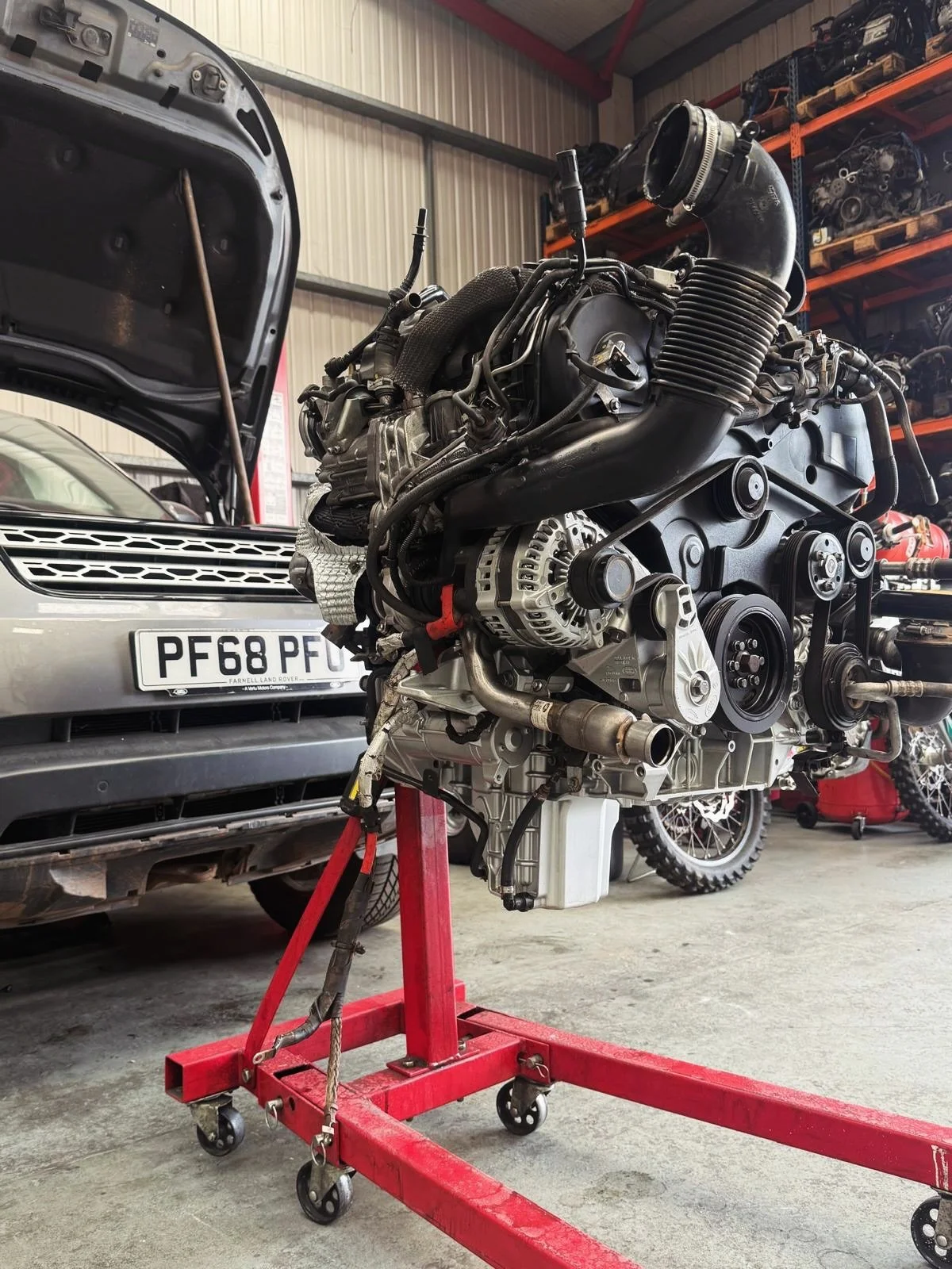 Land Rover Discovery 5 HSE 3.0SDV6 Now back on the road fitted with our reconditioned engine and refurbished turbos😉

#gndmotors #landrover #rangerover #jaguar #enginerebuild