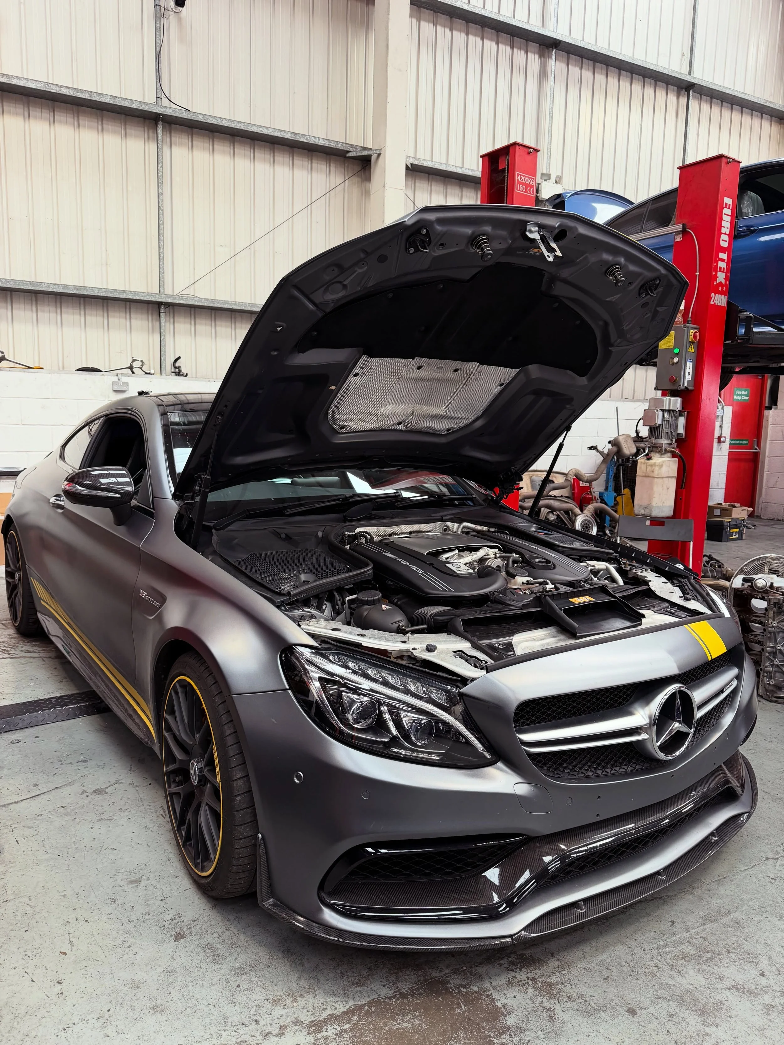 Mercedes C63S Edition 1 was in for down pipes and Stage 1 map by @utkunoaperformance 

#gndmotors #mercedes #edition1 #c63s #unptuned