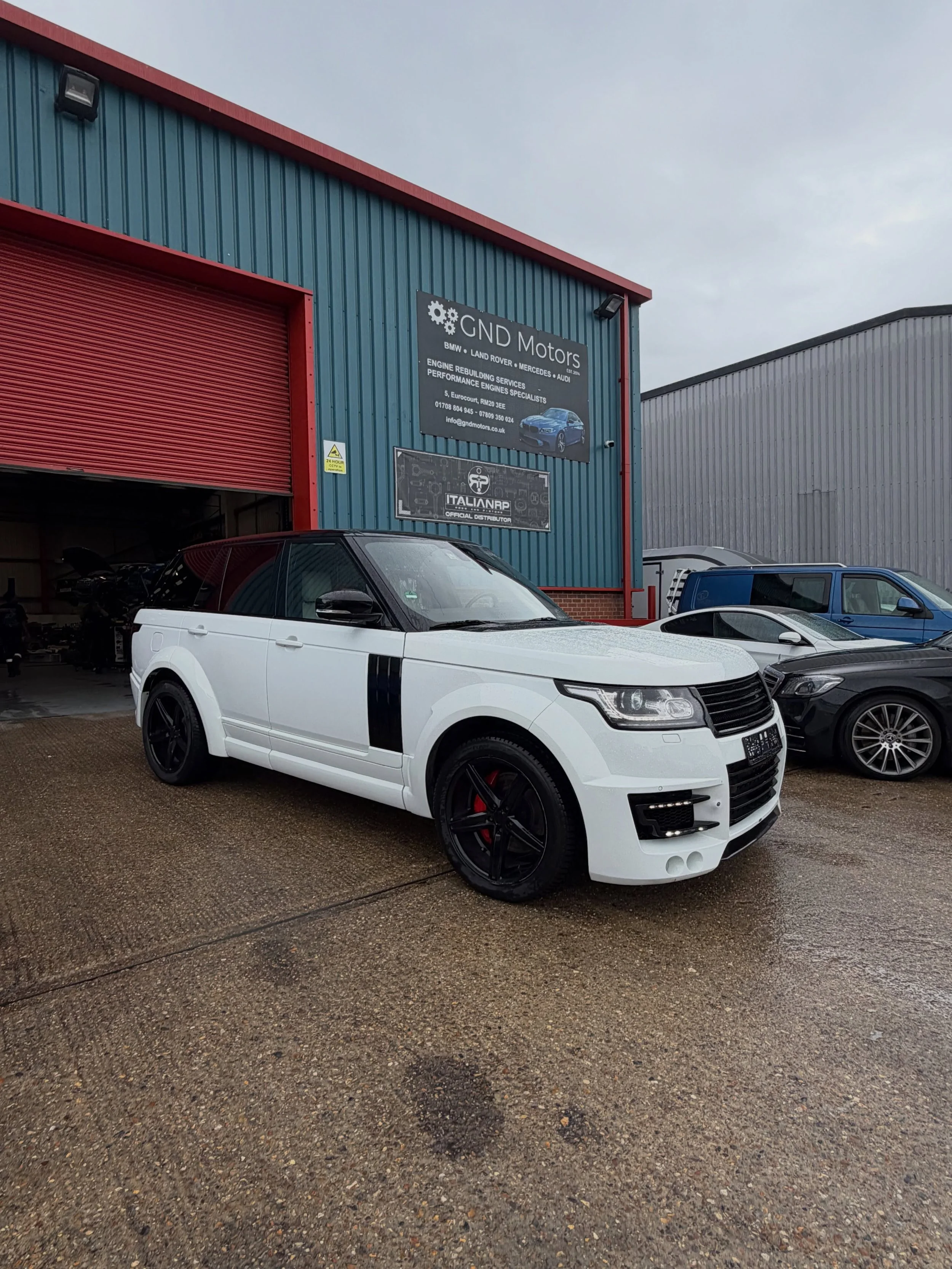 A Range Rover Vogue 4.4TDV8 was delivered all the way from Germany 🇩🇪 to be fitted with one of our reconditioned engines and refurbished turbos.

This was a little mission 😄&hellip;.. The vehicle was delivered to us in pieces and a lot of parts we