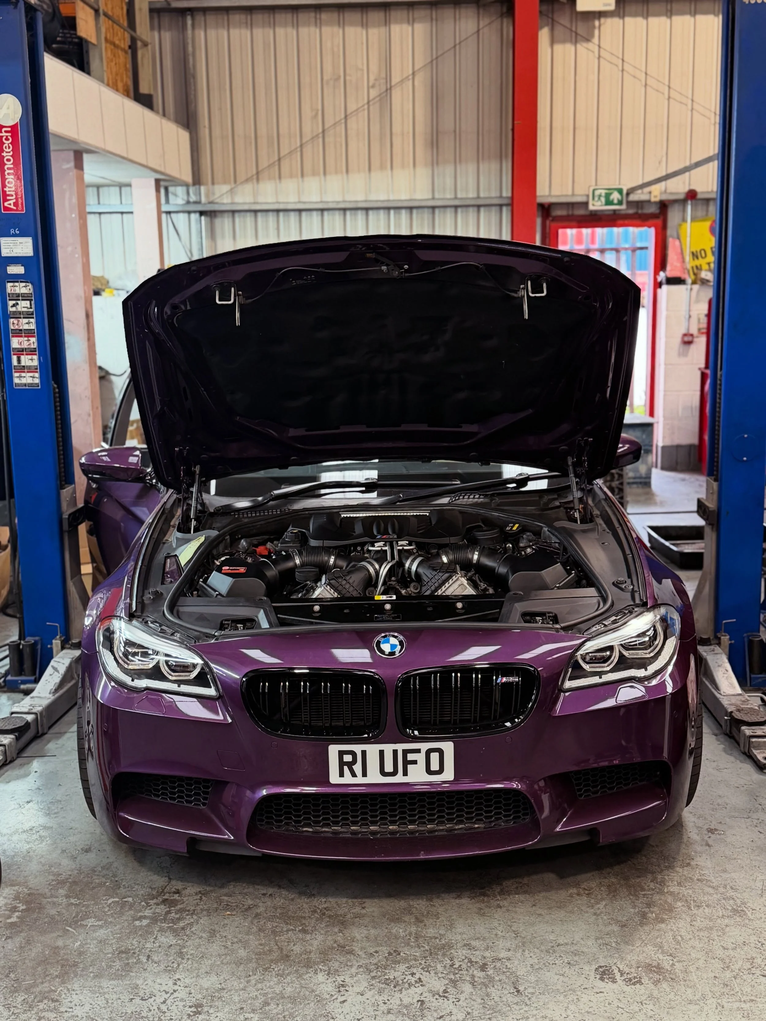 Very special and rare individual purple silk metallic F10 M5 😈💜 was  in with us for preventative maintenance 💪.

Work done:
1. ACL Racing rod bearings ☑️ 
2. Valve stem seals ☑️ 
3. Rocker cover gaskets ☑️ 
4. Lower and upper oil sump gaskets ☑️ 
